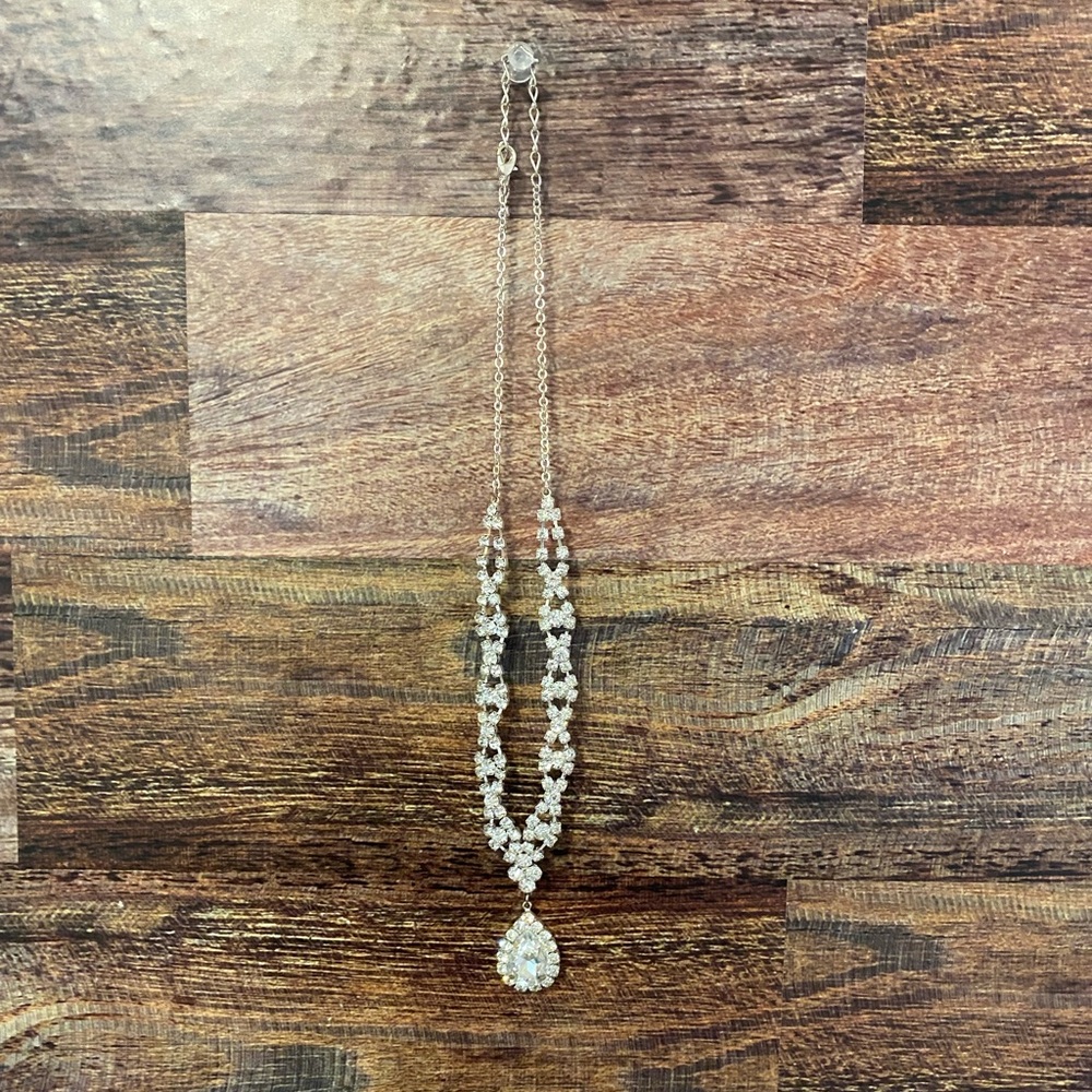 Glamorous statement necklace